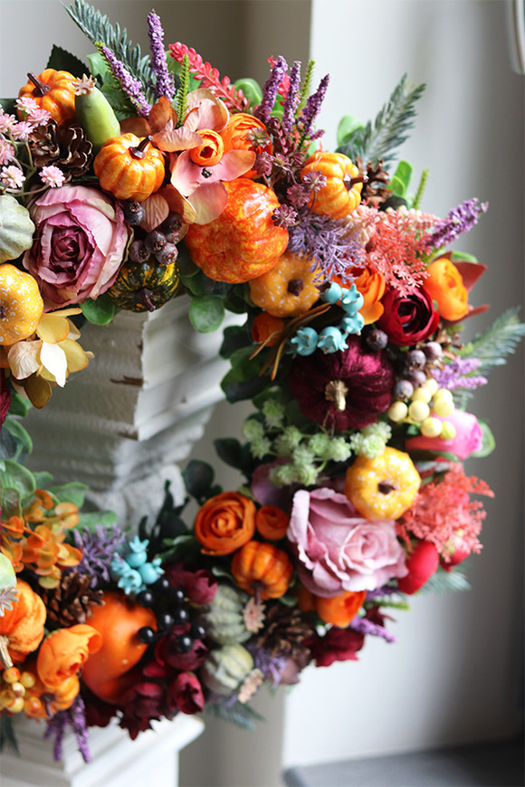 Auturra, jesienny wianek z aksamitnymi dyniami