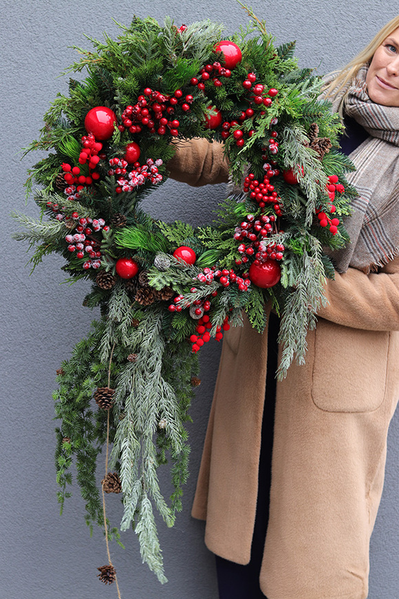 Marzenie Świąteczne, zimowy wianek z modrzewiem