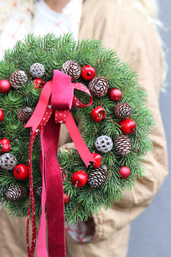 Czerwona Kokarda 2, wianek zimowo - bożonarodzeniowy, śr.28cm