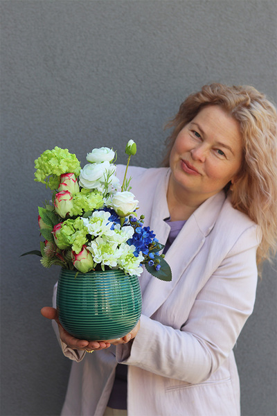 Luizetta, kwiatowa kompozycja w naczyniu