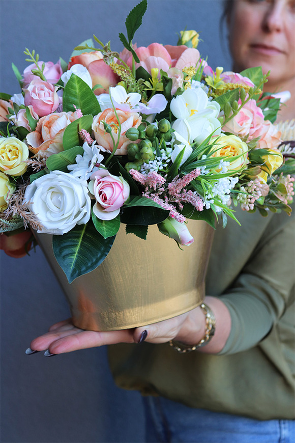 Herakita Gold, kompozycja w złotym naczyniu