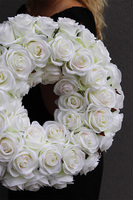 Bella White A, elegancki wianek na drzwi