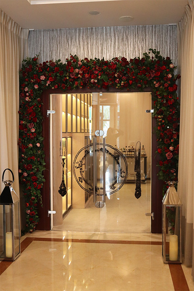 Polska róża, bogata girlanda kwiatowa