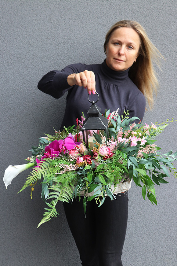 Loesa, dekoracja nagrobna z latarenką