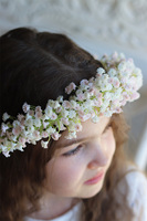 wianek z drobnych kwiatów