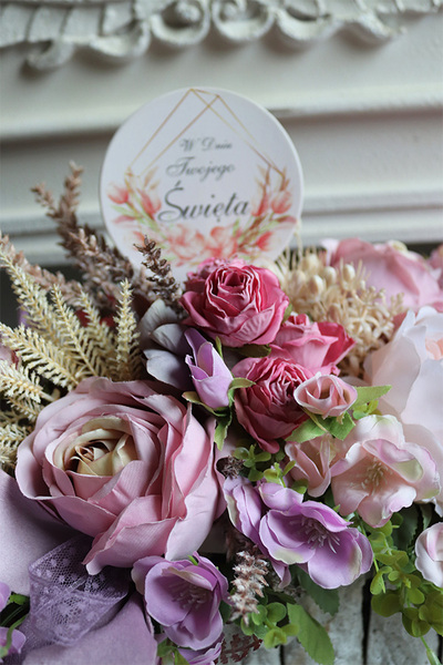 Meggy Flowers, kompozycja kwiatowa w skrzynce