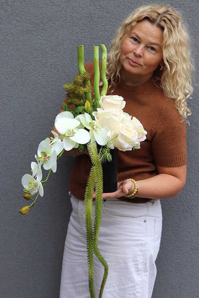 Andana White, bukiet nagrobny we wkładzie	