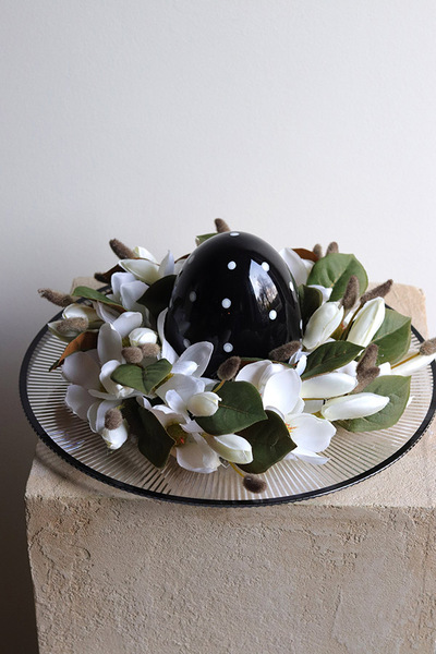 Black Easter Blanche, stroik wielkanocny z jajem