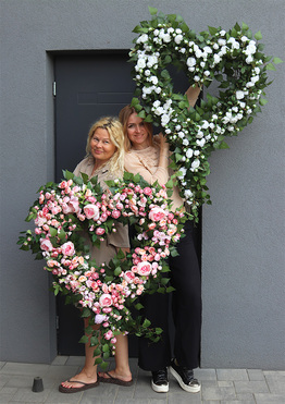 Angielska Róża White XXL, wieniec nagrobny w kształcie serca, dł.105cm 