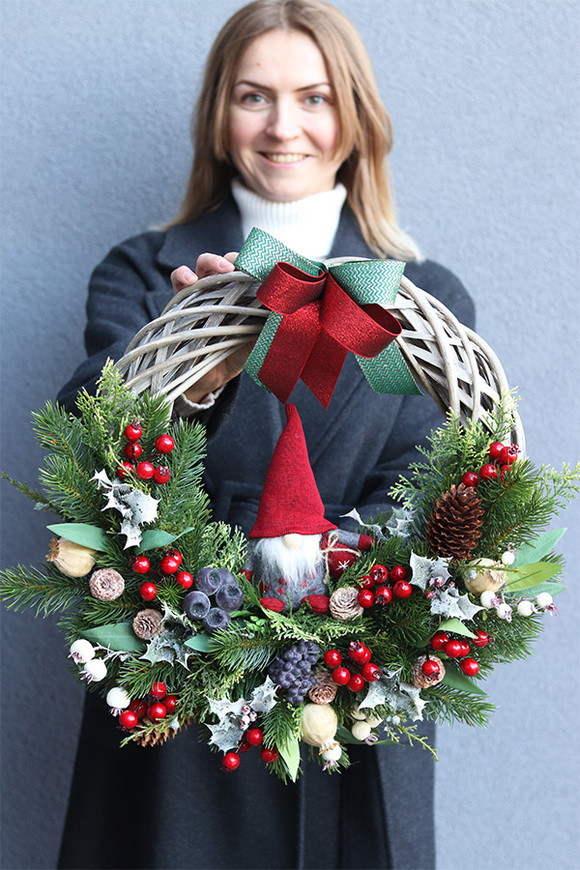  Skrzacik, świąteczny wianek ze skrzatem, śr.47cm