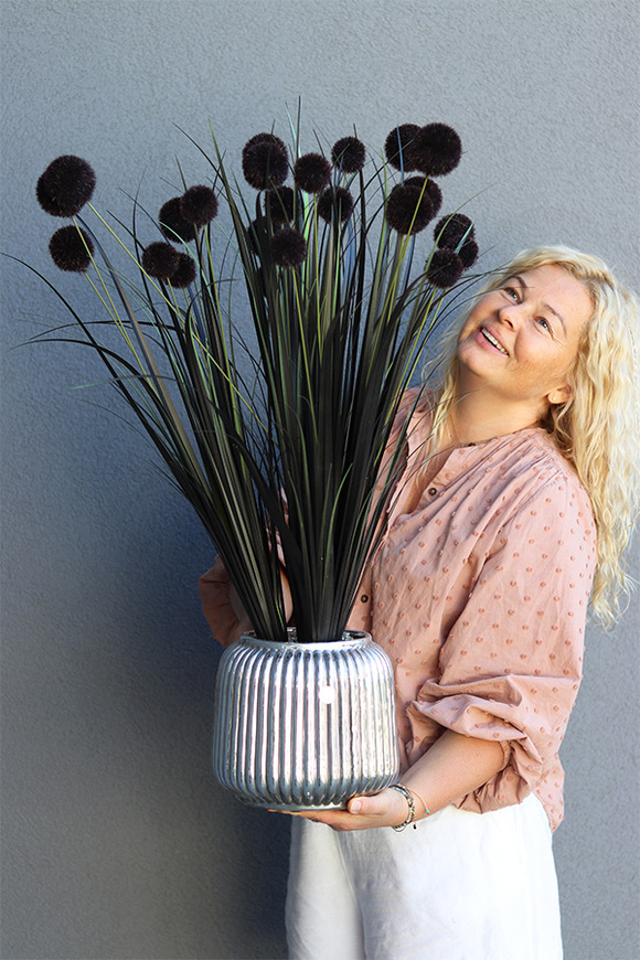 Black Tiger Mars, sztuczna czarna trawa w srebrnej donicy