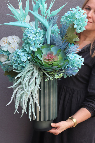 Szlachetna Morlano, kompozycja ze strelicją w wazonie