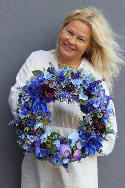 Blue Meadow, granatowy wianek na drzwi