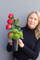 Clear Design Roses, czerwony bukiet nagrobny we wkładzie