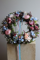 Nastella, pastelowy wianek na drzwi