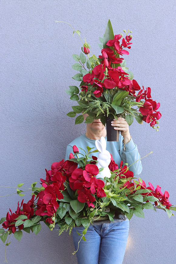 Red Orchids Bunny, wiązanka nagrobna na ciężkiej tacy