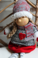 Laleczka Zimowa, dekoracyjna lalka siedząca, dziewczynka, dł.42cm