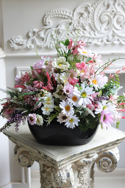 Piękna Łąka kompozycja kwiatowa w ceramicznym naczyniu