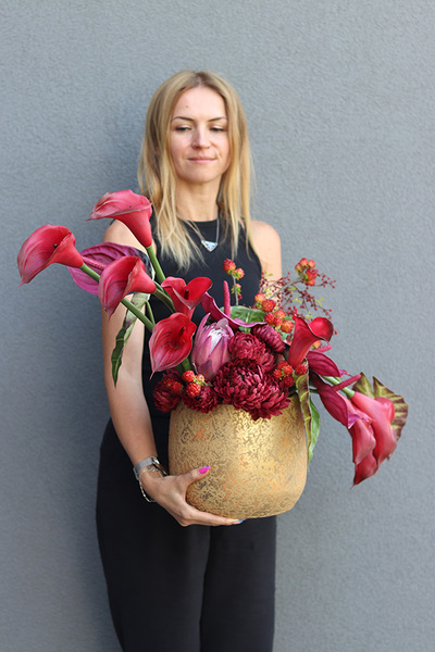 Bordona B, nowoczesna kompozycja kwiatowa, wym.58x90x38cm