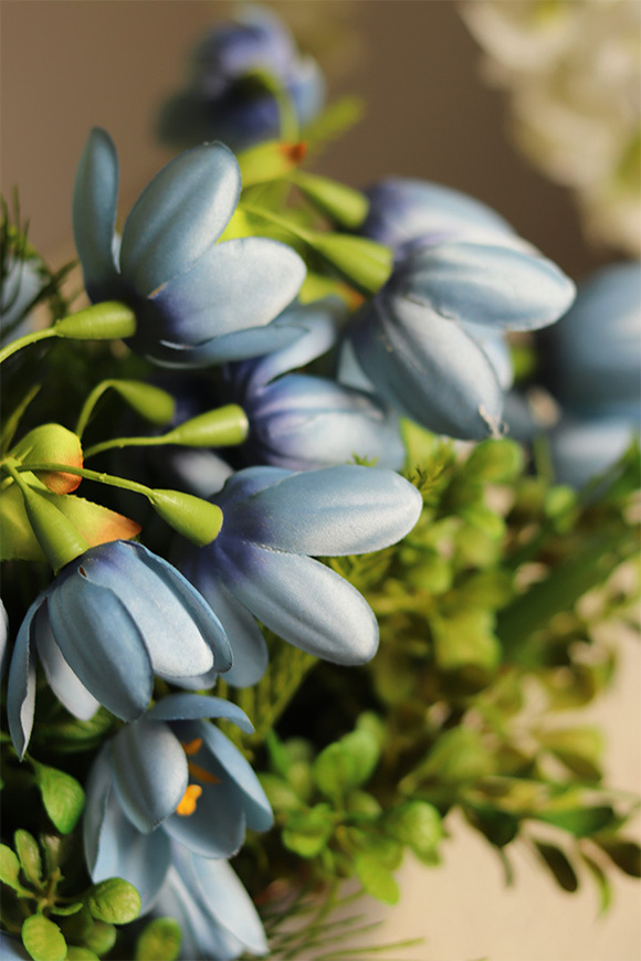Krokusy Blue 2, kompozycja wiosenna z niebieskich kwiatów