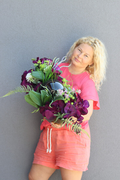 Dekoria Laos Purple&Gold, kompozycja kwiatowa w plastikowym naczyniu