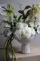 Wedding Day Leori, biała kompozycja w pucharze	