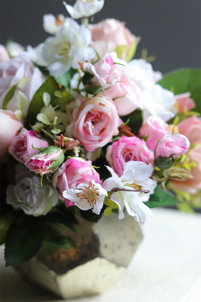 Mini Hilla Bosco, kompozycja kwiatowa z szafirkami