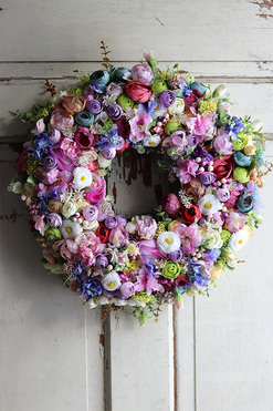 atrakcyjny kwiatowy wianek, Perrasa Olianna, śr.44cm 