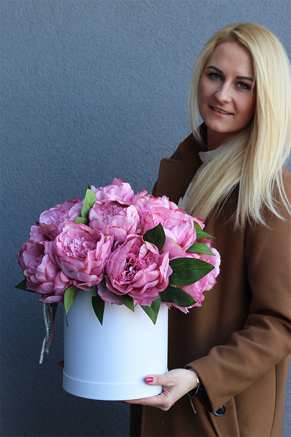 Pinktello, flowerbox z różowymi peoniami, wys.38cm