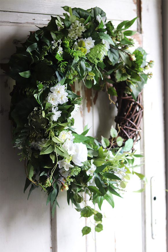 asymetryczny biały wianek na drzwi, Naturalle Brown, śr.56cm 