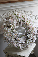 Jabłonka Cream, wiosenny wianek na drzwi