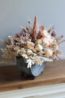 Mortario Austria, kompozycja nagrobna w metalowym naczyniu