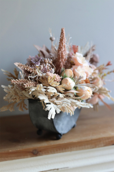 Mortario Austria, kompozycja nagrobna w metalowym naczyniu