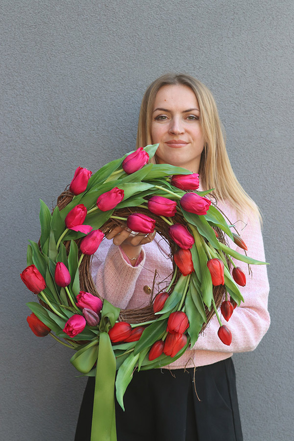 Berrena, wiosenny wianek z tulipanami