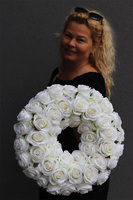 Bella White A, elegancki wianek na drzwi