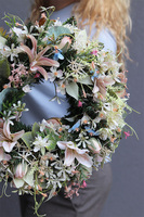 Liliena, wianek dekoracyjny z liliami