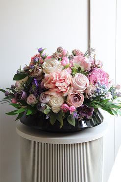 Bella Regreta, kompozycja nagrobna w misie, wym.35x43cm