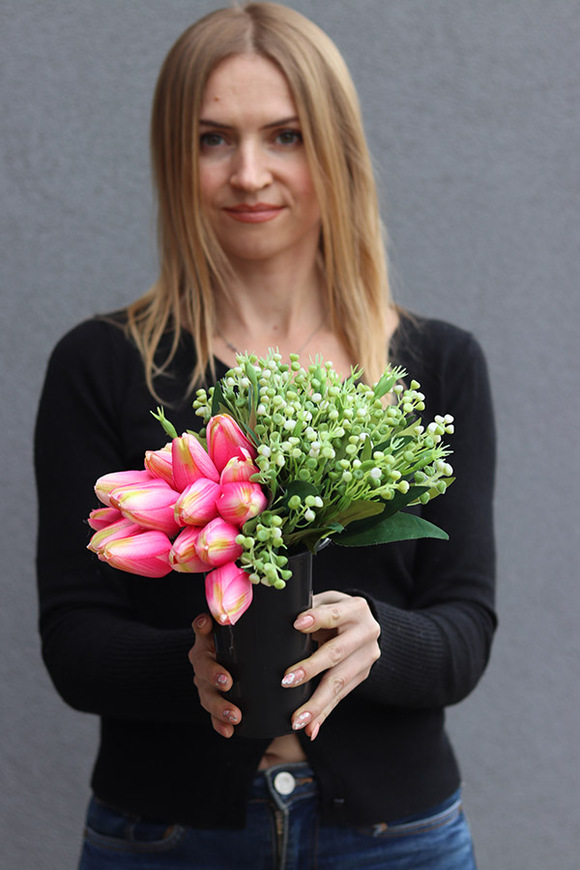 Tulippo New Design Candy, nowoczesny bukiet nagrobny we wkładzie