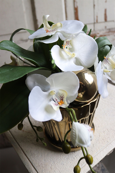 Dekoria Luxy, kompozycja ze storczykiem w złotej donicy, wym.25x30cm 