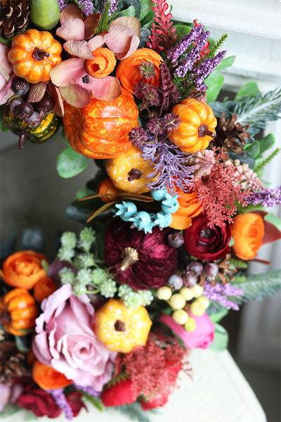 Auturra, jesienny wianek z aksamitnymi dyniami