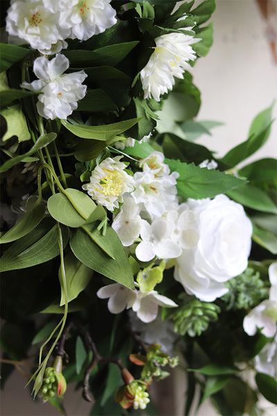 asymetryczny biały wianek na drzwi, Naturalle Brown, śr.56cm 