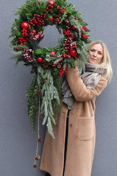 Marzenie Świąteczne, zimowy wianek z modrzewiem