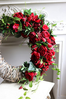 Czerwień serca, energetyczny wianek na drzwi