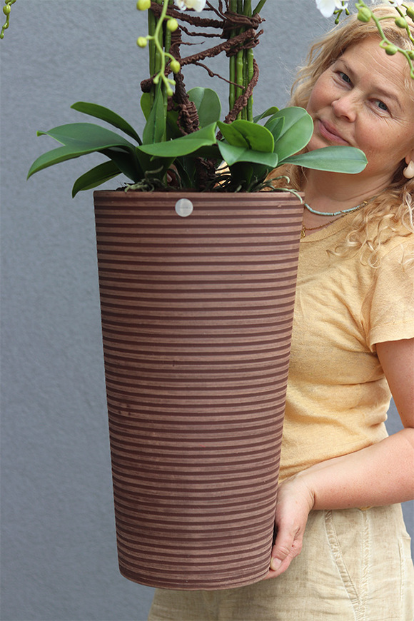 Genova Brown, sztuczny storczyk w wysokiej donicy