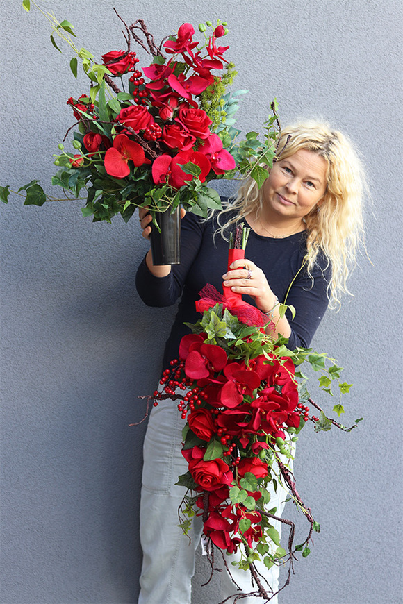 Red Orchids 2, czerwony bukiet nagrobny we wkładzie