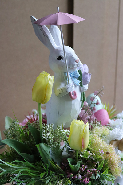 Easter Place, stroik wielkanocny z zajączkiem