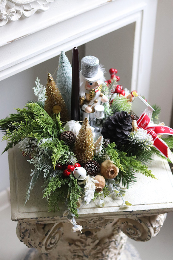 Magiczny Silveramo, świąteczny stroik z dziadkiem na tacce