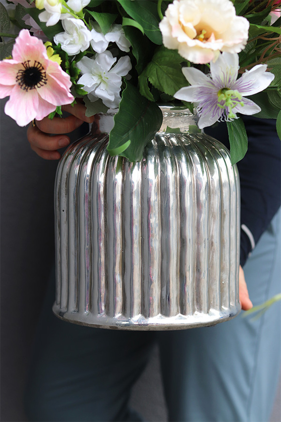 Hotelina Silver Large, kompozycja kwiatowa w naczyniu