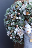 Skrzacik Zimowy, świąteczny wianek z reniferem