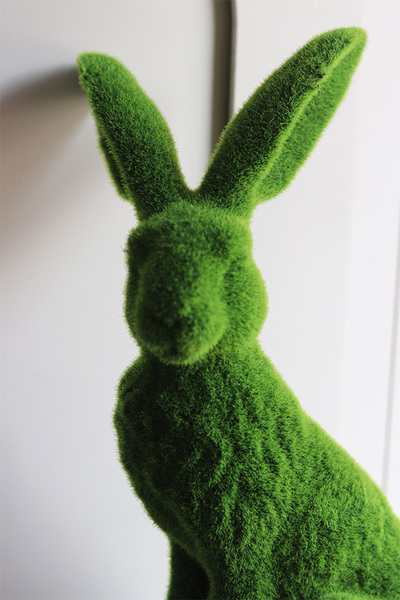 Moss Bunny, figurka wielkanocna zajączek